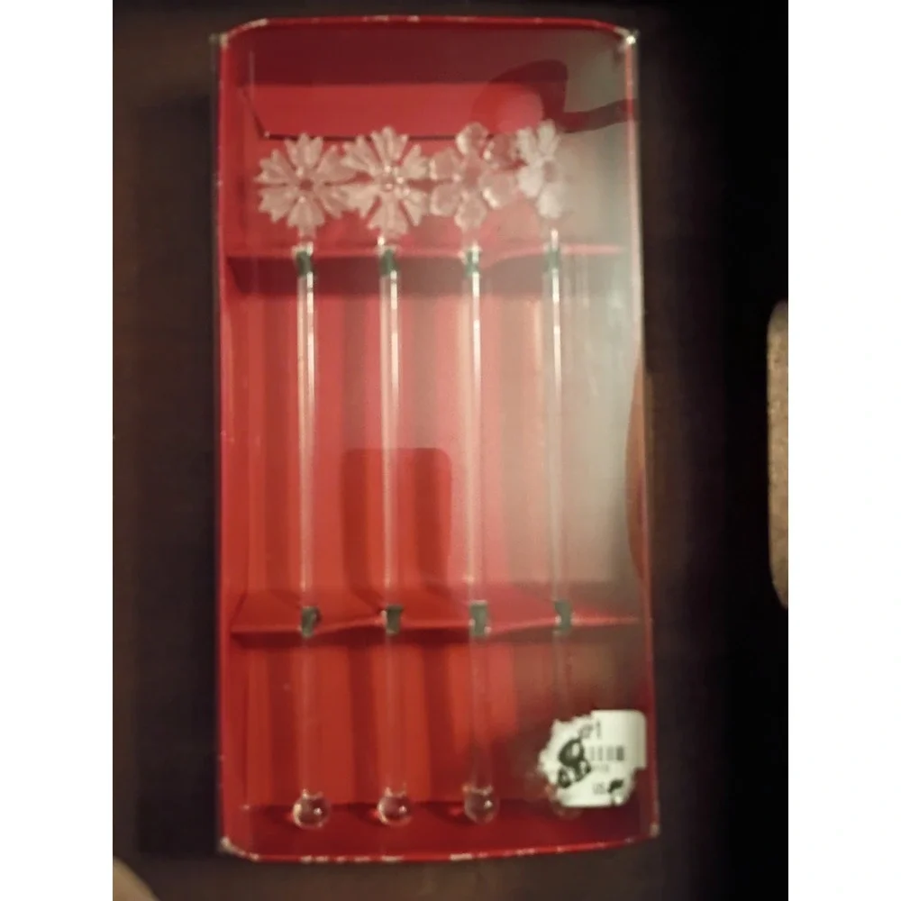 Pier 1 Imports Glass Snowflake Swizzle Sticks Set 4 & Holiday Wine Charms